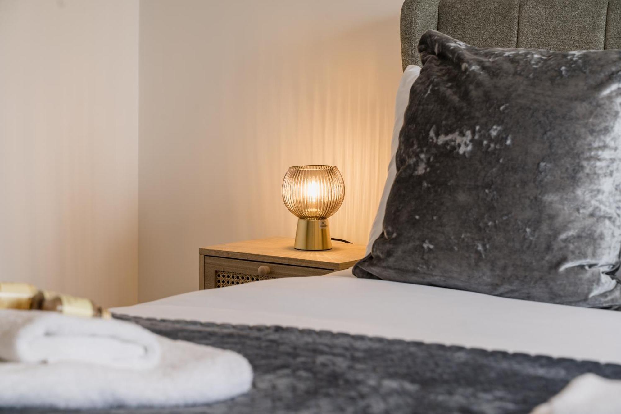 Beautifully Done 5 Bed Barn Conversion In Heswall - Sleeps Up To 10 Экстерьер фото
