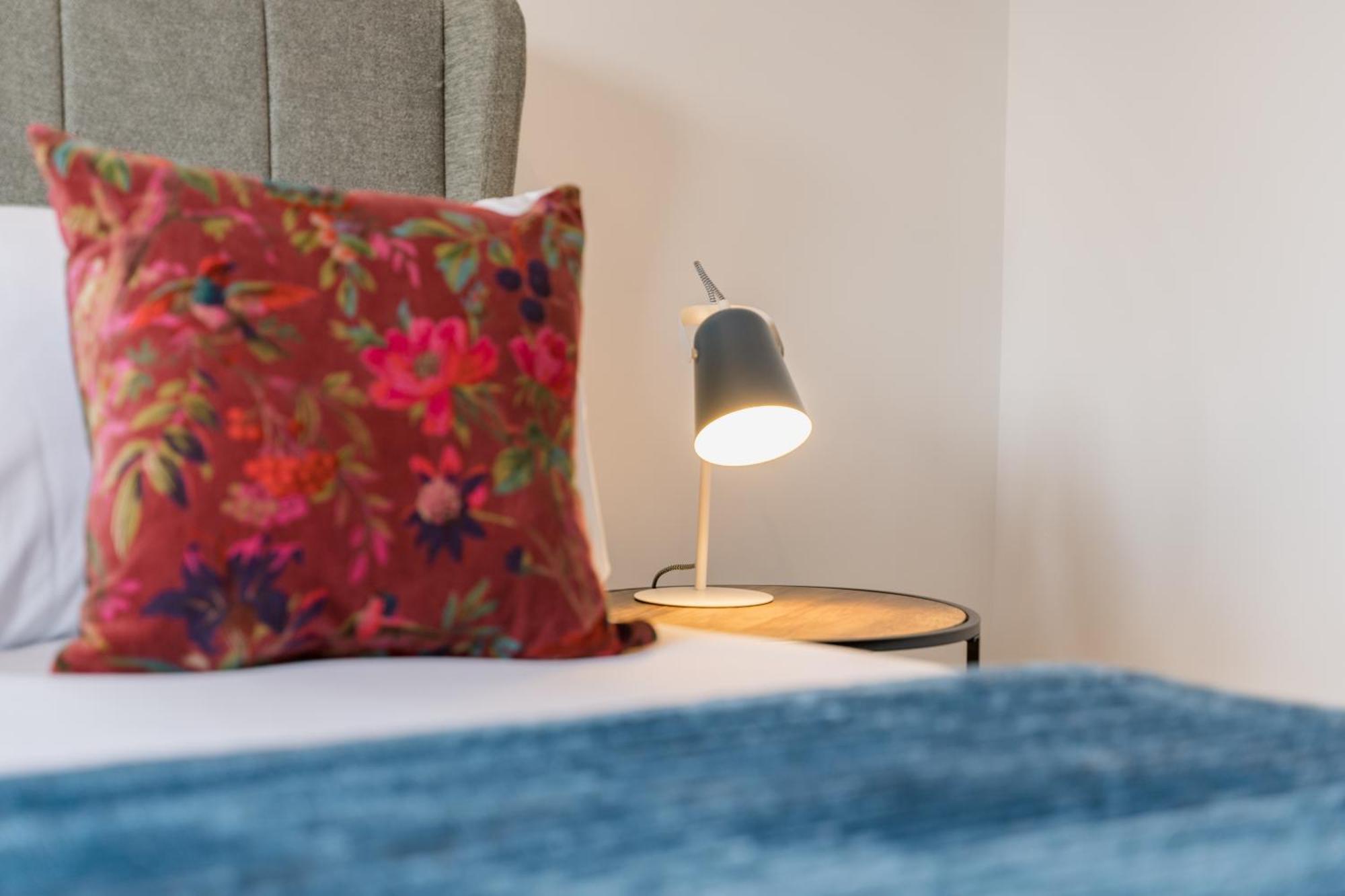 Beautifully Done 5 Bed Barn Conversion In Heswall - Sleeps Up To 10 Экстерьер фото