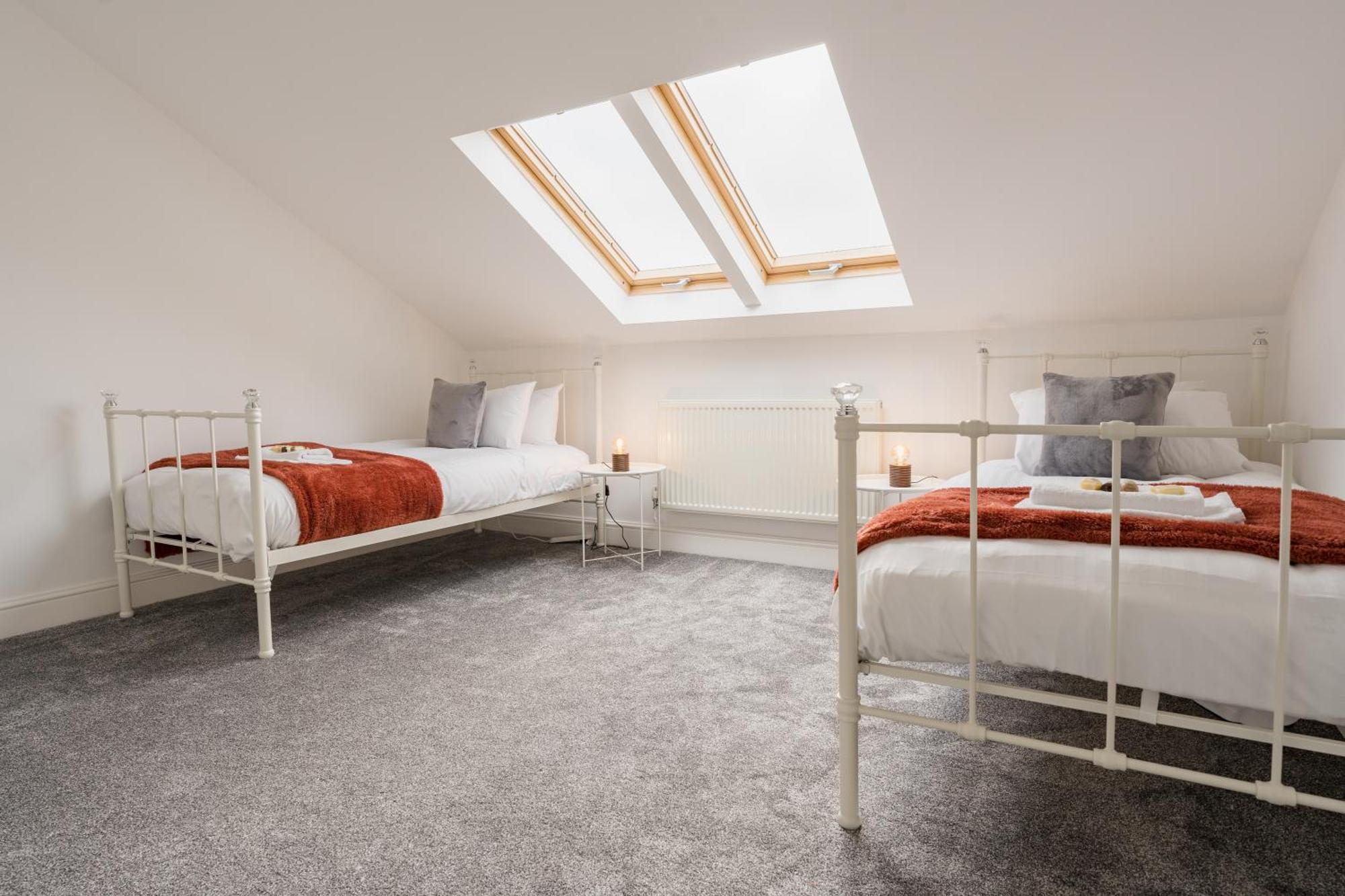 Beautifully Done 5 Bed Barn Conversion In Heswall - Sleeps Up To 10 Экстерьер фото